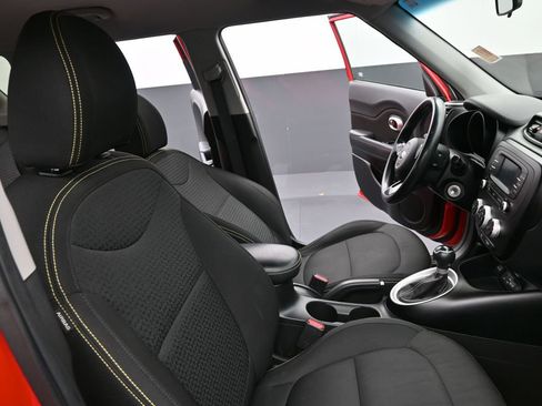 Used 2015 Kia Soul + image 28