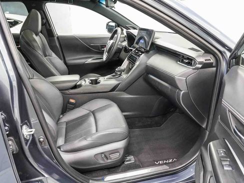 Used 2023 Toyota Venza Limited AWD/4WD image 17