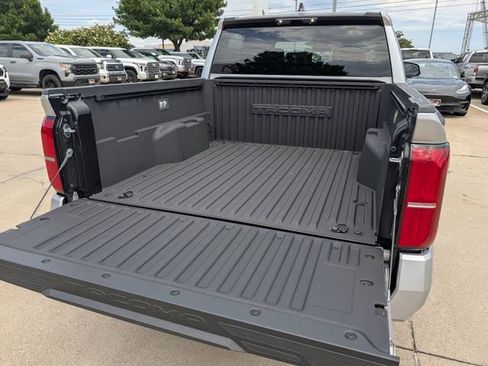 Used 2025 Toyota Tacoma SR5 AWD/4WD image 28
