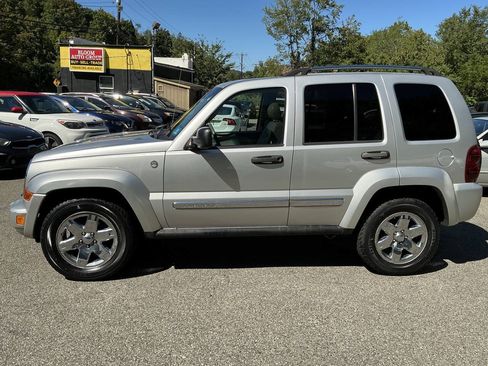 Used 2005 Jeep Liberty Limited AWD/4WD image 8
