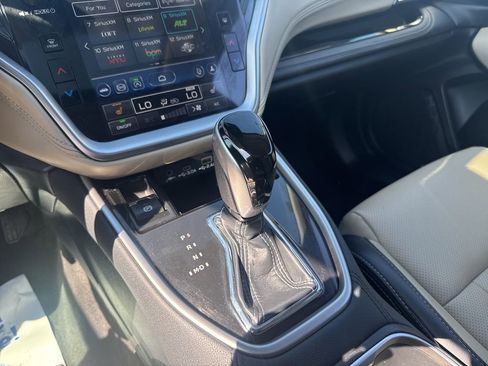 Used 2023 Subaru Outback Limited image 15