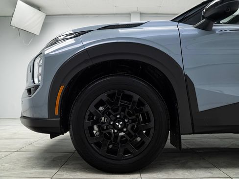 Used 2025 Mitsubishi Outlander AWD image 21