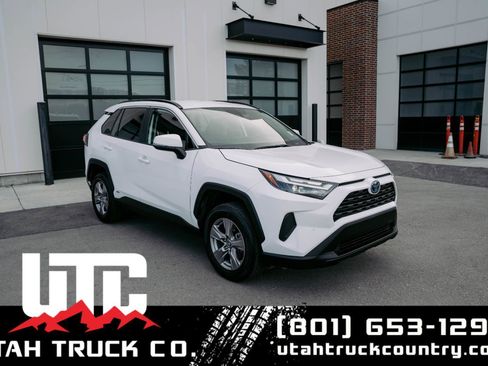Used 2024 Toyota RAV4 XLE image 1