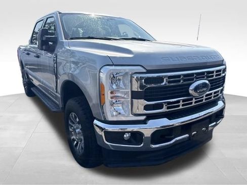 Used 2023 Ford F350 XLT AWD/4WD image 7