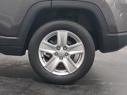 Used 2022 Jeep Compass Latitude image 32