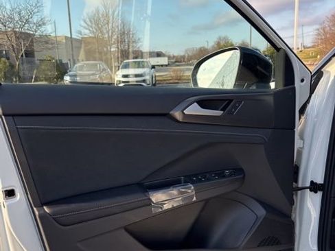New 2026 Volkswagen Taos SE AWD/4WD image 12