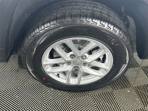 New 2025 Jeep Grand Cherokee L Laredo image 16