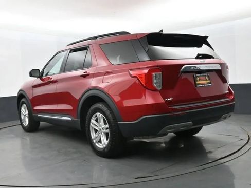 Used 2022 Ford Explorer XLT w/ Equipment Group 202A AWD/4WD image 9