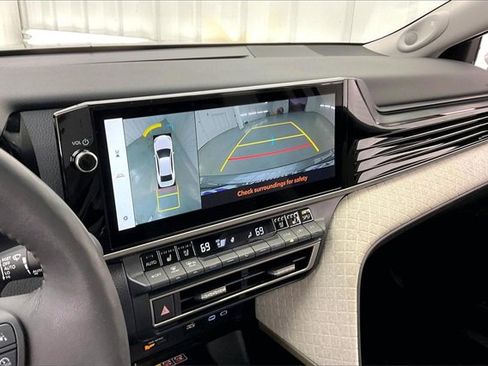 Used 2025 Toyota Camry XLE image 28