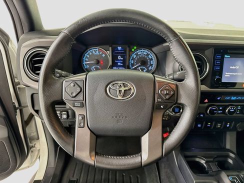 Used 2017 Toyota Tacoma TRD Sport AWD/4WD image 13