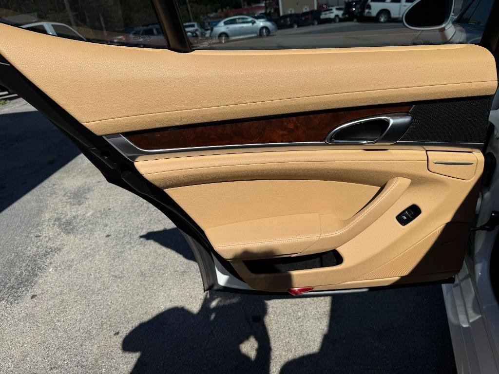 Used 2014 Porsche Panamera 4 AWD/4WD image 22