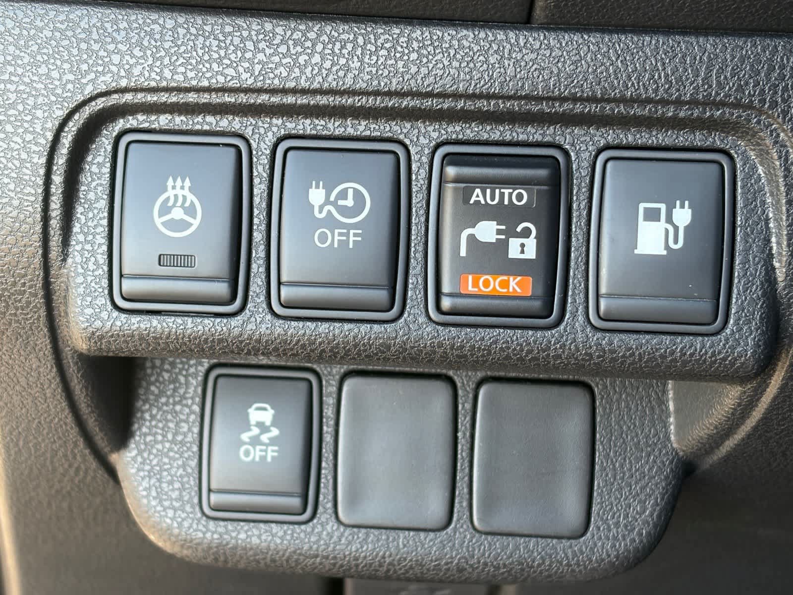Used 2015 Nissan Leaf SL FWD image 18