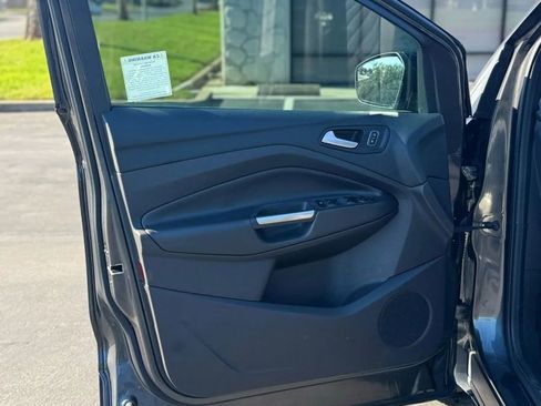 Used 2018 Ford Escape SE w/ SE Sport Appearance Package image 9