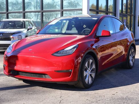 Used 2021 Tesla Model Y Long Range image 9