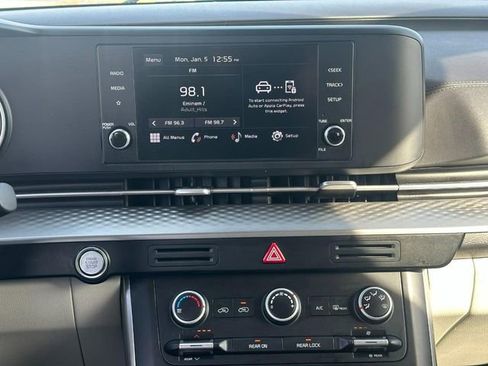 Used 2024 Kia Carnival LX image 16