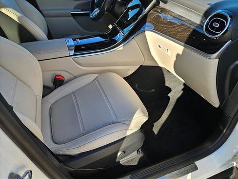 Used 2024 Mercedes-Benz GLC 300 4MATIC image 19