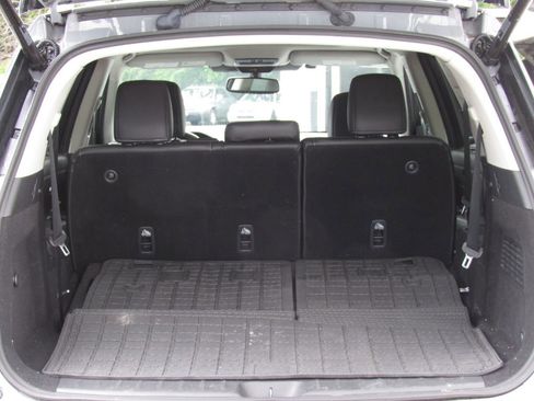 Used 2022 Nissan Pathfinder SL AWD/4WD image 23