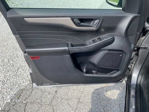 Used 2022 Ford Escape SE w/ SE Sport Appearance Package AWD/4WD image 15