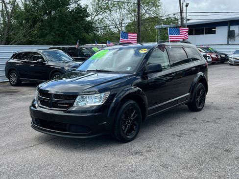 Used 2020 Dodge Journey SE w/ SE Popular Equipment Group image 2