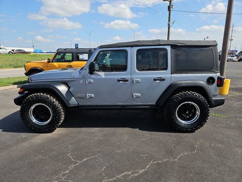 Used 2018 Jeep Wrangler Unlimited Sport AWD/4WD image 3