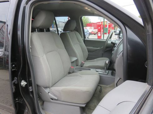 Used 2018 Nissan Frontier SV w/ Value Truck Package AWD/4WD image 12