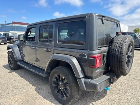 Used 2023 Jeep Wrangler Unlimited Sahara w/ Cold Weather Group AWD/4WD image 7