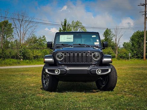 New 2026 Jeep Gladiator Sport AWD/4WD image 9