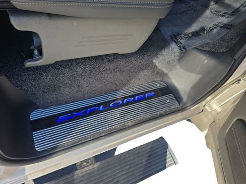 Used 2023 GMC Savana 2500 image 18