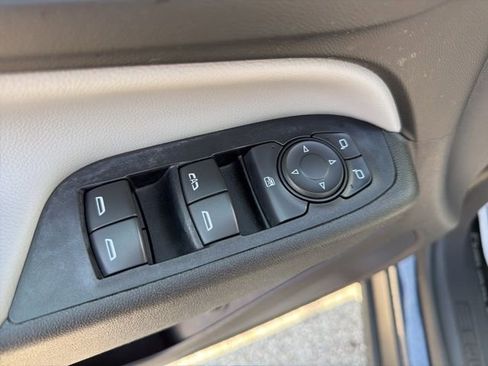 Used 2018 Chevrolet Equinox LT image 22