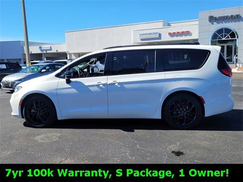 Used 2024 Chrysler Pacifica Limited w/ S Appearance Package image 4