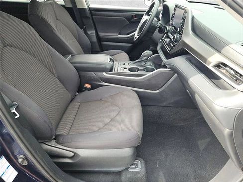 Used 2021 Toyota Highlander L image 21