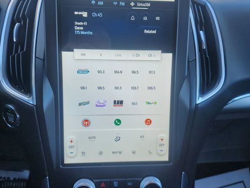 Used 2024 Ford Edge Titanium image 23