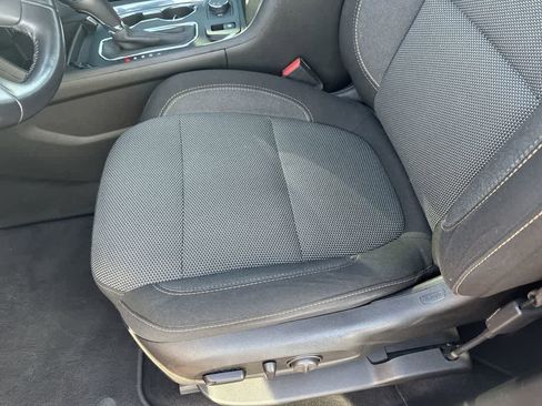 Used 2018 Chevrolet Traverse LT image 11