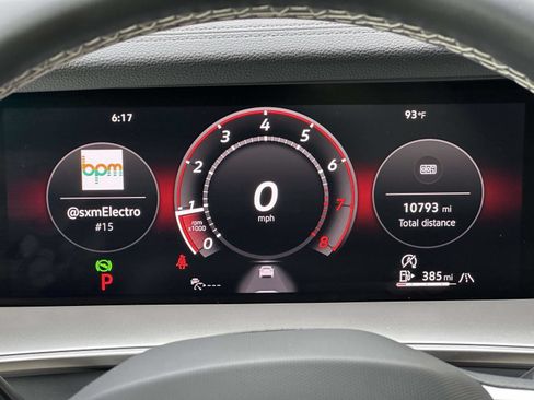 Certified 2025 Volkswagen Tiguan SE AWD/4WD image 25