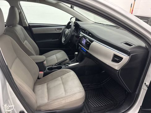 Used 2015 Toyota Corolla LE FWD image 33