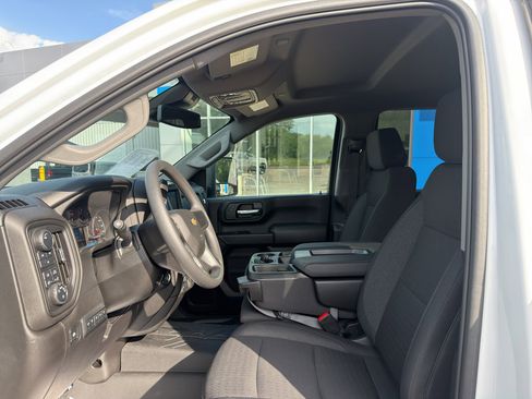 Used 2025 Chevrolet Silverado 2500 Custom w/ Custom Value Package AWD/4WD image 4