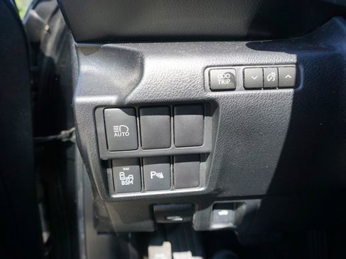 Used 2018 Lexus IS 300 w/ Premium Package RWD image 4