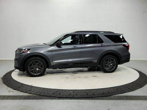 Used 2025 Ford Explorer ST-Line w/ ST-Line Street Pack AWD/4WD image 5