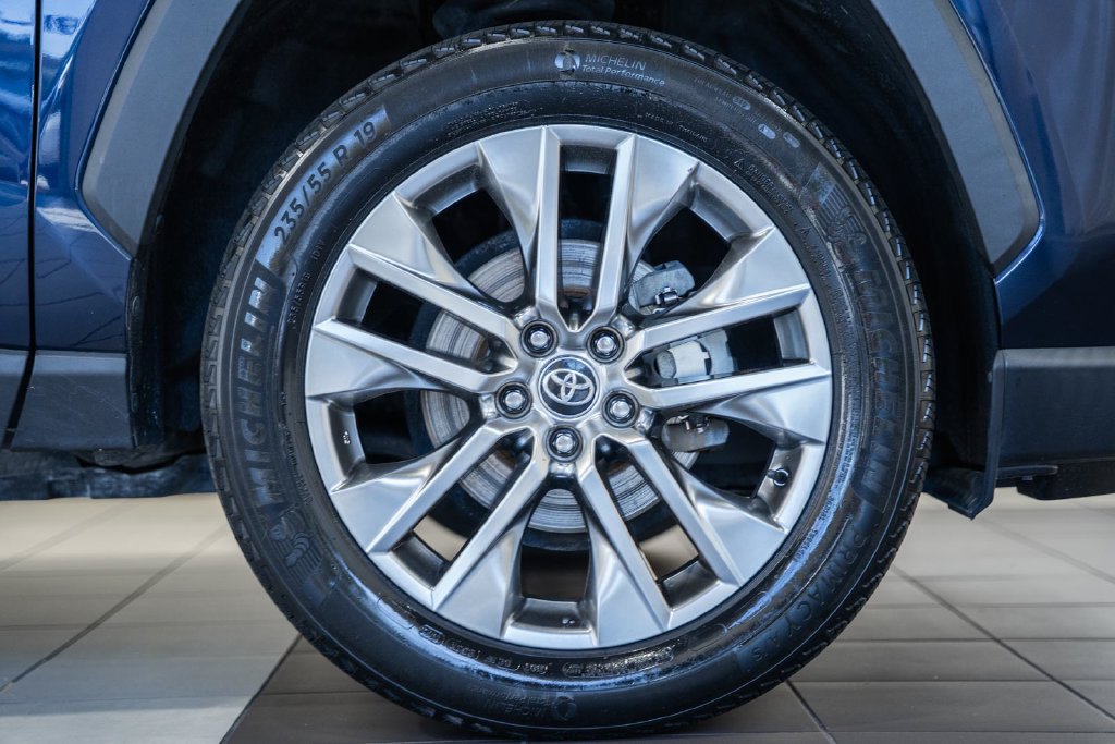 Used 2021 Toyota RAV4 XLE Premium FWD image 13