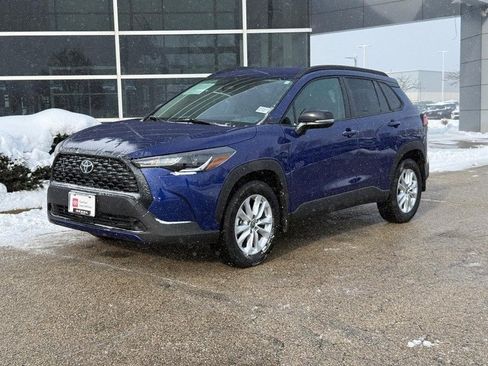 Used 2025 Toyota Corolla Cross LE image 7