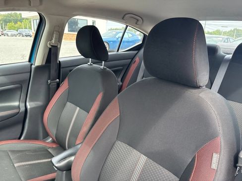 Used 2025 Nissan Versa SR FWD image 3