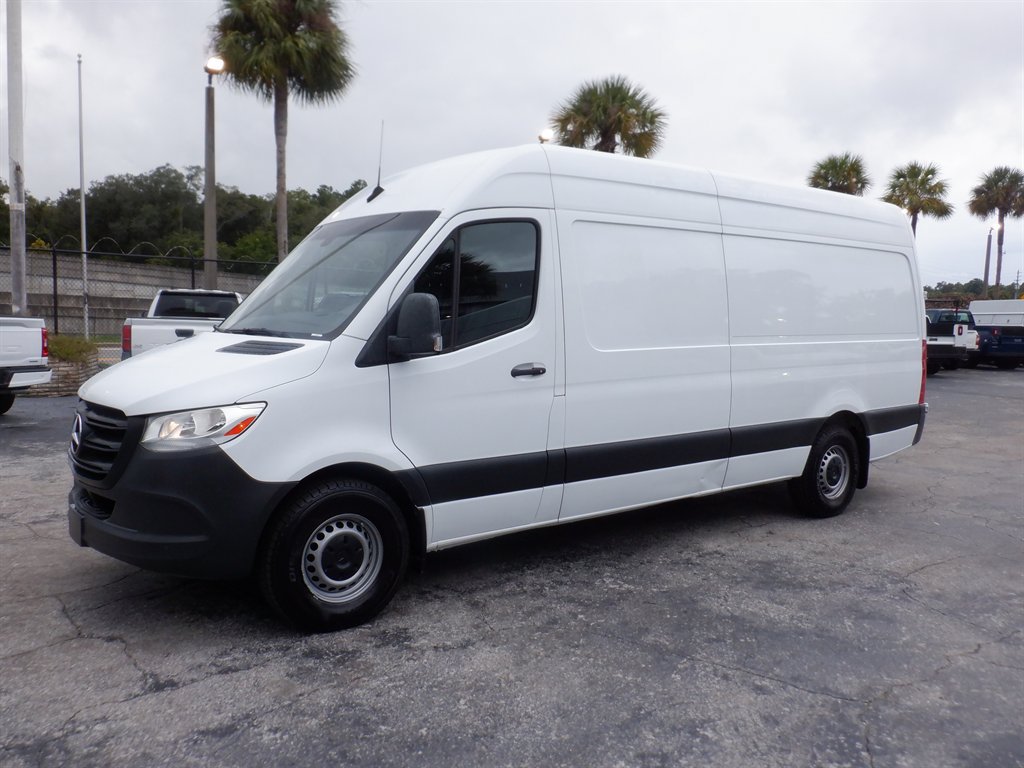 Used 2022 Mercedes-Benz Sprinter 2500 image 2