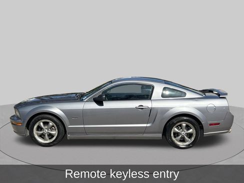Used 2006 Ford Mustang GT RWD image 2