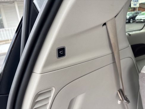 Used 2019 Chrysler Pacifica Touring-L FWD image 23
