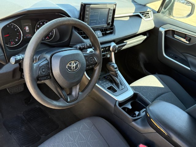 Used 2021 Toyota RAV4 XLE AWD/4WD image 12