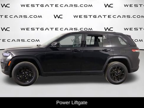 Used 2025 Jeep Grand Cherokee Altitude AWD/4WD image 5