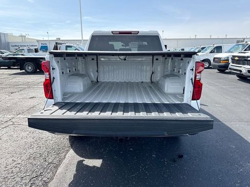 Used 2024 Chevrolet Silverado 1500 LT image 24