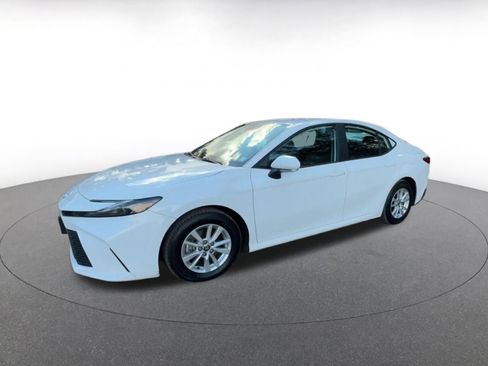 Used 2025 Toyota Camry LE image 8