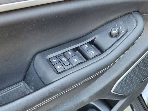 Used 2023 Jeep Grand Cherokee Limited w/ Black Appearance Package image 16