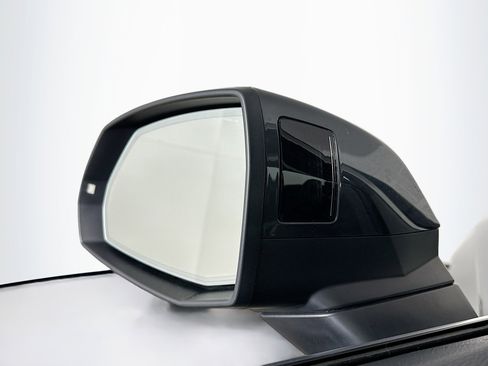 Used 2024 Audi Q5 Premium w/ Convenience Package image 16